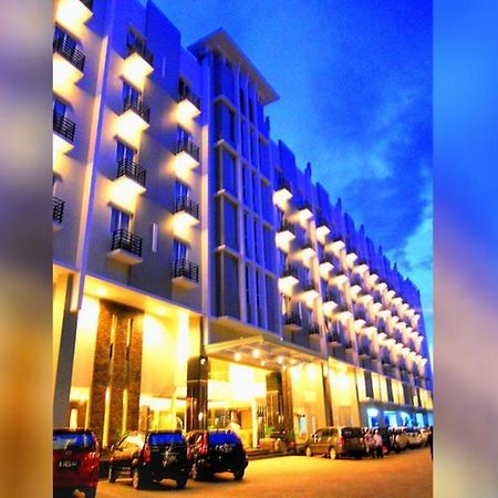 Orchardz Hotel Ayani Понтианак Экстерьер фото