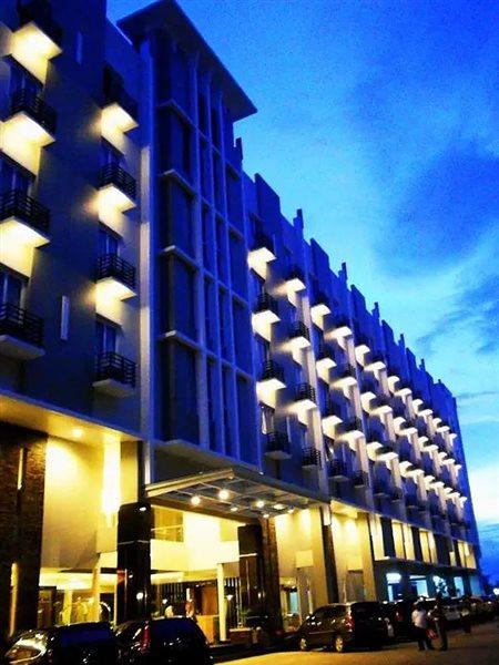 Orchardz Hotel Ayani Понтианак Экстерьер фото