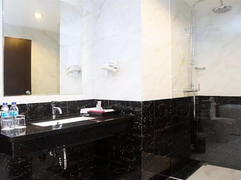 Orchardz Hotel Ayani Понтианак Экстерьер фото
