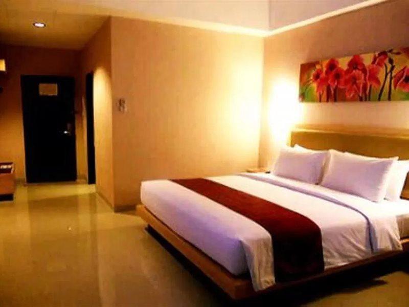 Orchardz Hotel Ayani Понтианак Экстерьер фото