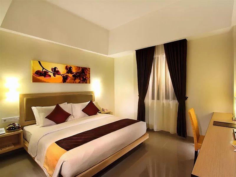 Orchardz Hotel Ayani Понтианак Экстерьер фото