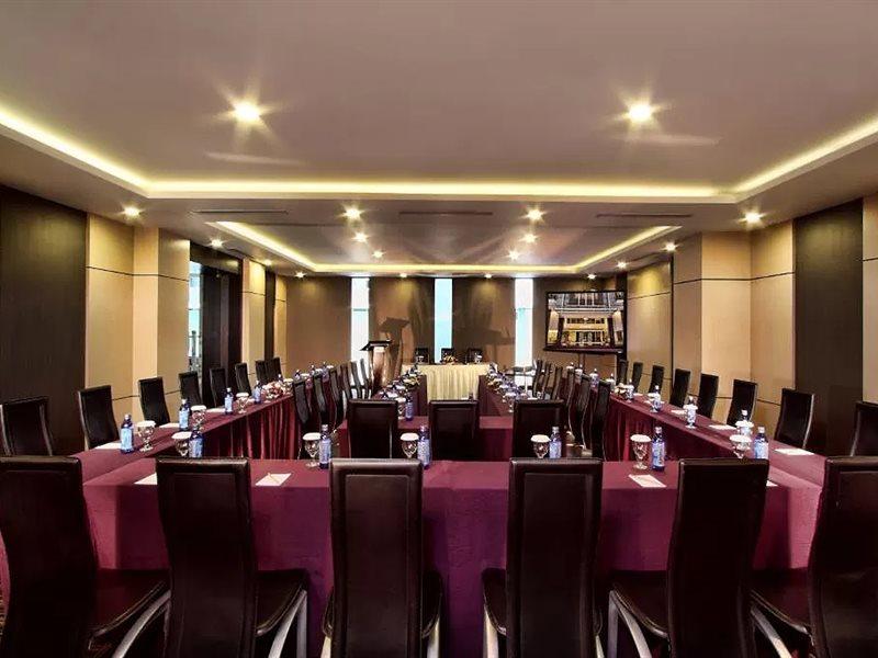 Orchardz Hotel Ayani Понтианак Экстерьер фото