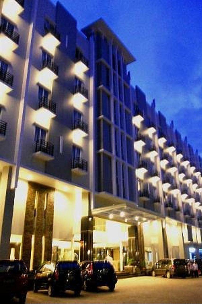Orchardz Hotel Ayani Понтианак Экстерьер фото