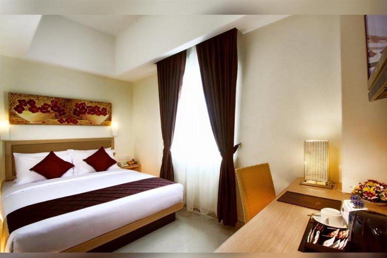 Orchardz Hotel Ayani Понтианак Экстерьер фото