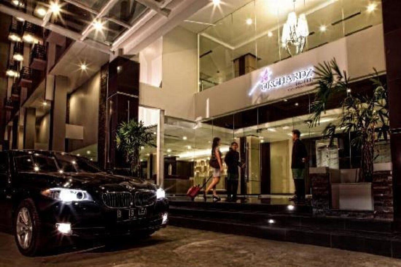 Orchardz Hotel Ayani Понтианак Экстерьер фото