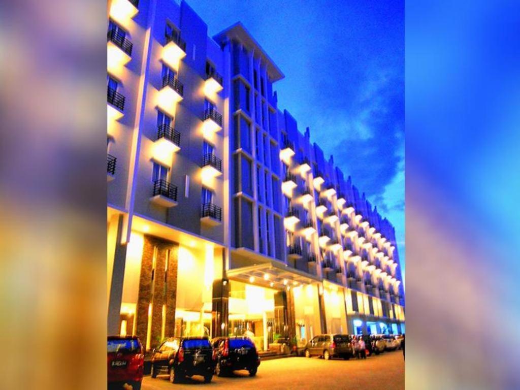 Orchardz Hotel Ayani Понтианак Экстерьер фото