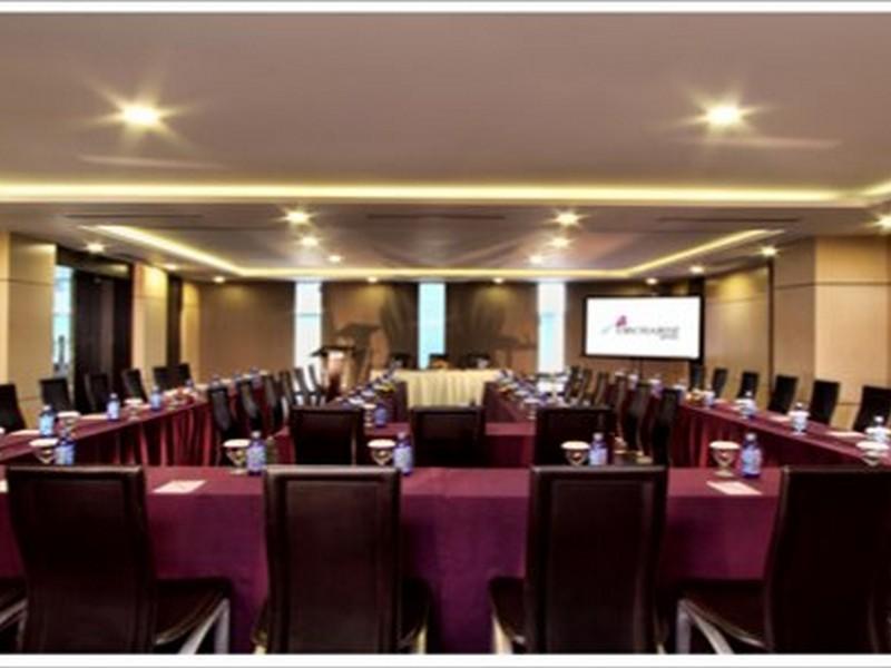 Orchardz Hotel Ayani Понтианак Экстерьер фото