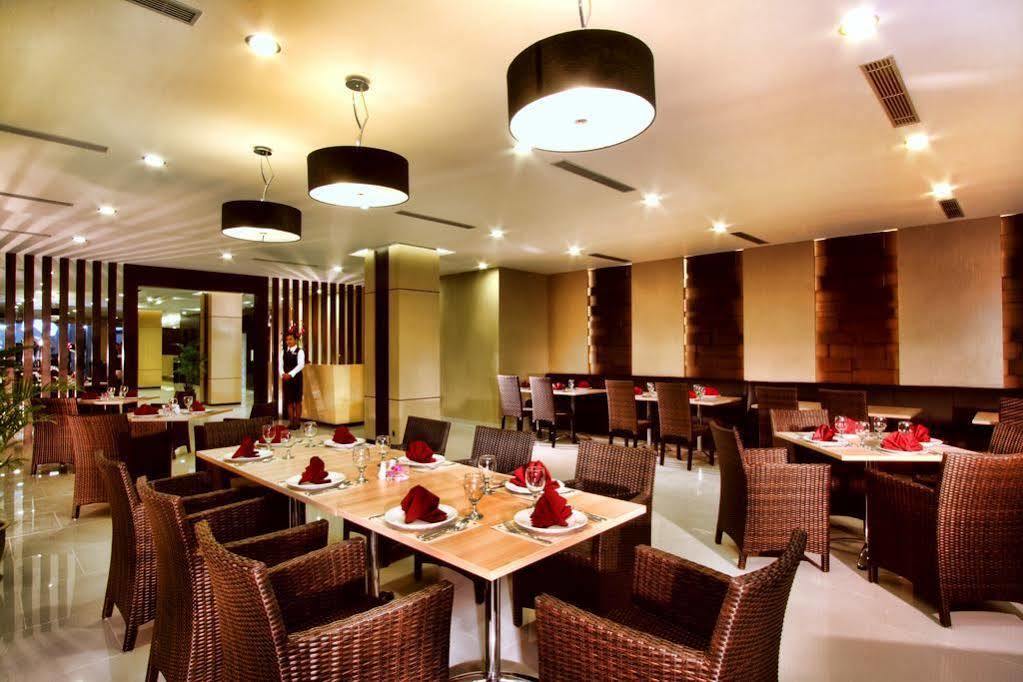 Orchardz Hotel Ayani Понтианак Экстерьер фото