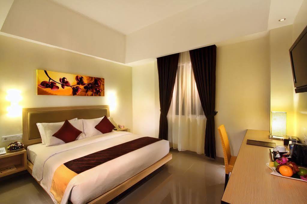 Orchardz Hotel Ayani Понтианак Экстерьер фото